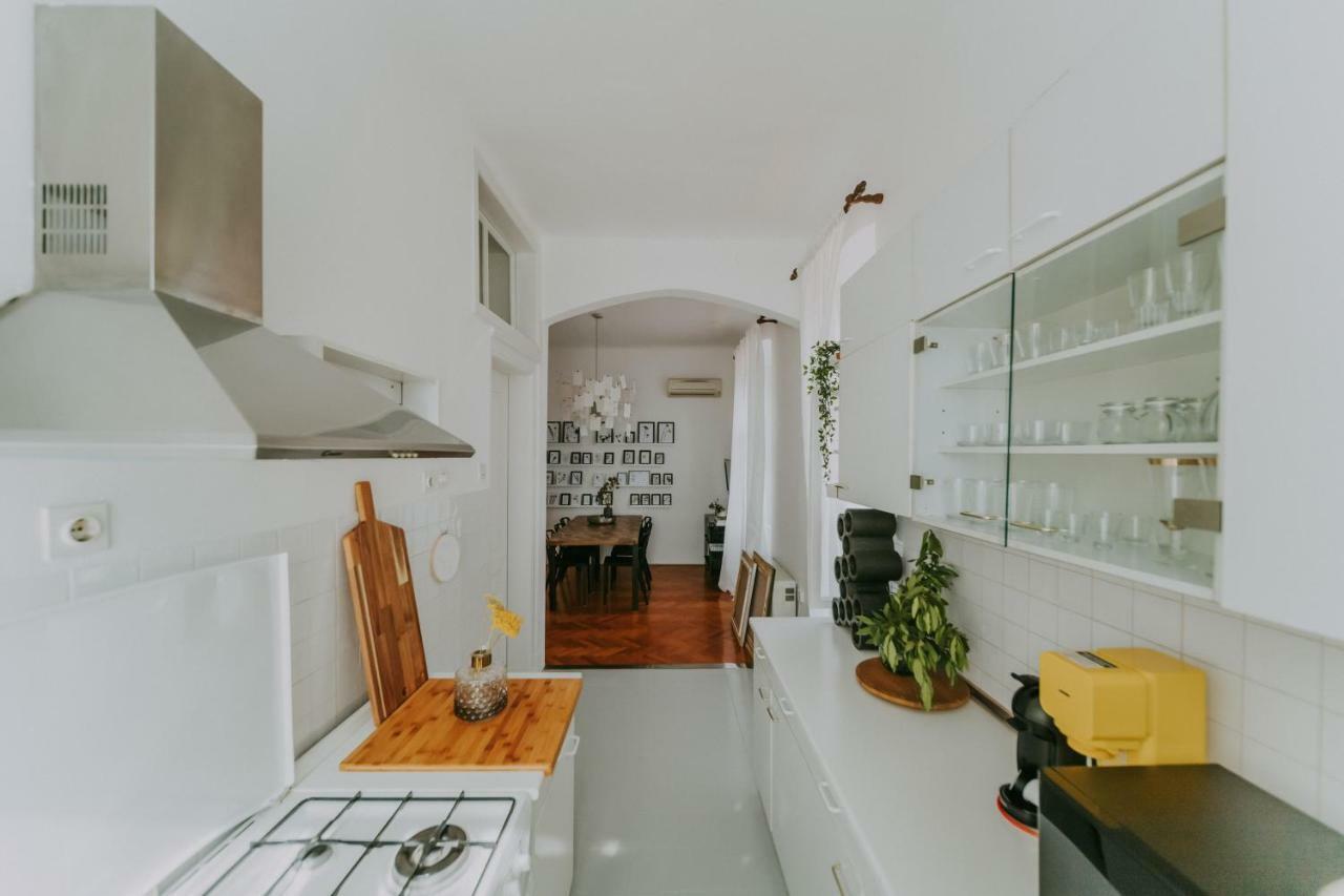 Alloro Boutique Apartment Pula Exteriör bild